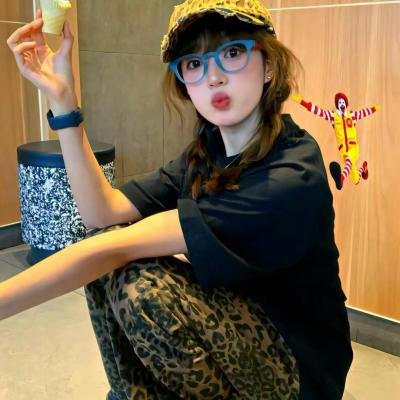 穿书七零，炮灰女配她又争又抢